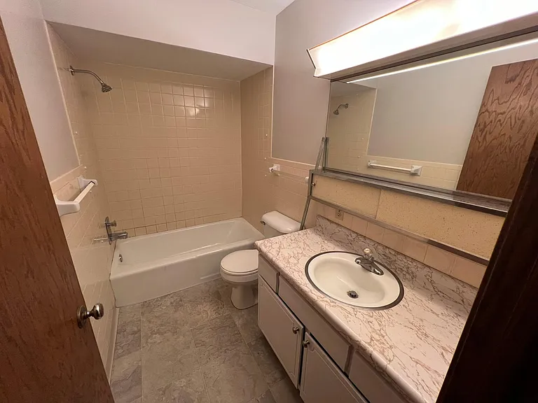 905 W 18th St #201 — Photo 10