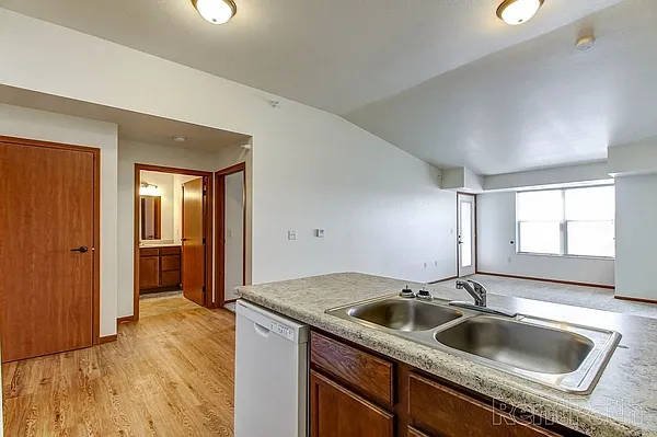 Kenwood on 5th Apartments — Photo 19