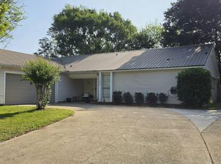 1624 Heidenheim St, Pascagoula, MS 39581
