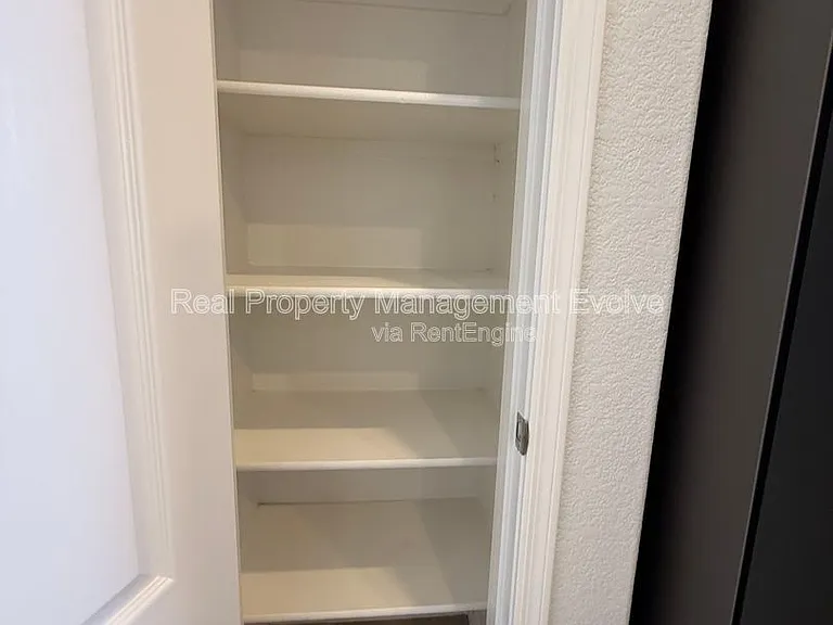 11913 W Jackson St — Photo 12