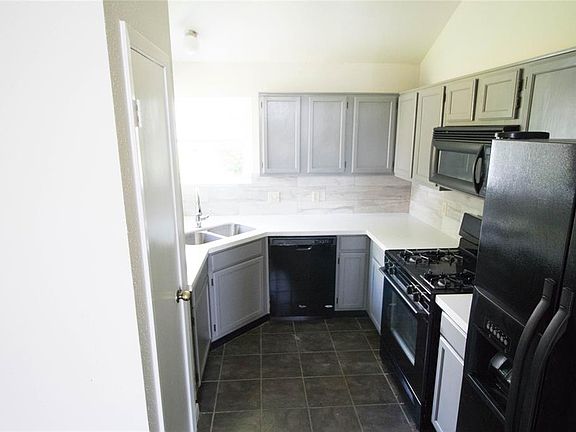 3rd image of 51 Cotton Ct