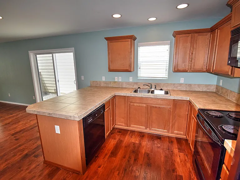 8724 Stockholm Ln NE — Photo 9