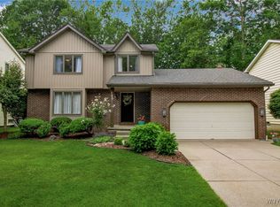 160 Greengage Cir, East Amherst, NY 14051