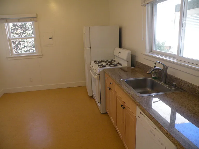 325 N Milpas St #2 — Photo 5