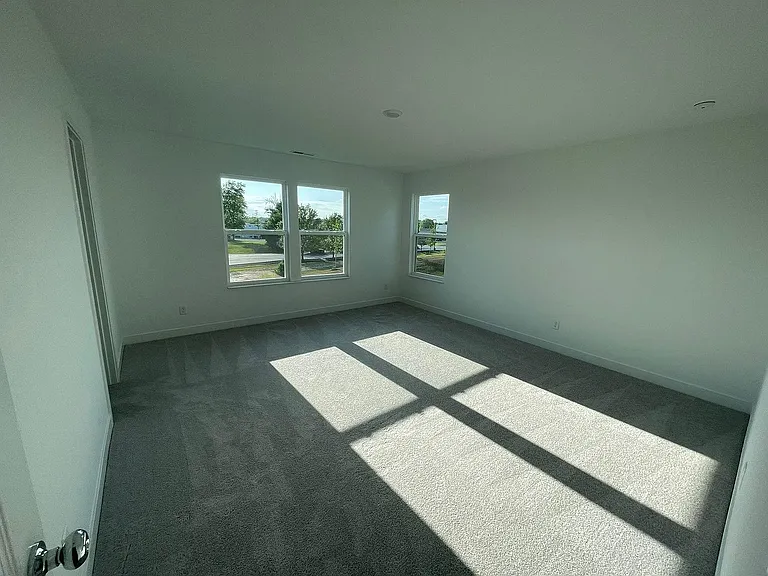 1066 Tansley Ln — Photo 15