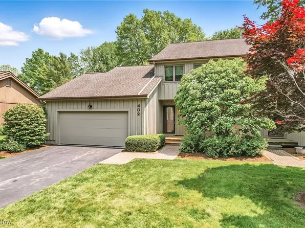 402 Tournament Trl, Cortland, OH 44410