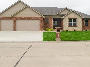 16 Gemstone Dr, Millstadt, IL 62260