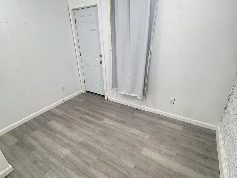 2328 Nicholas St — Photo 12