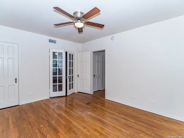 254 Cloverleaf Ave #2 — Photo 18