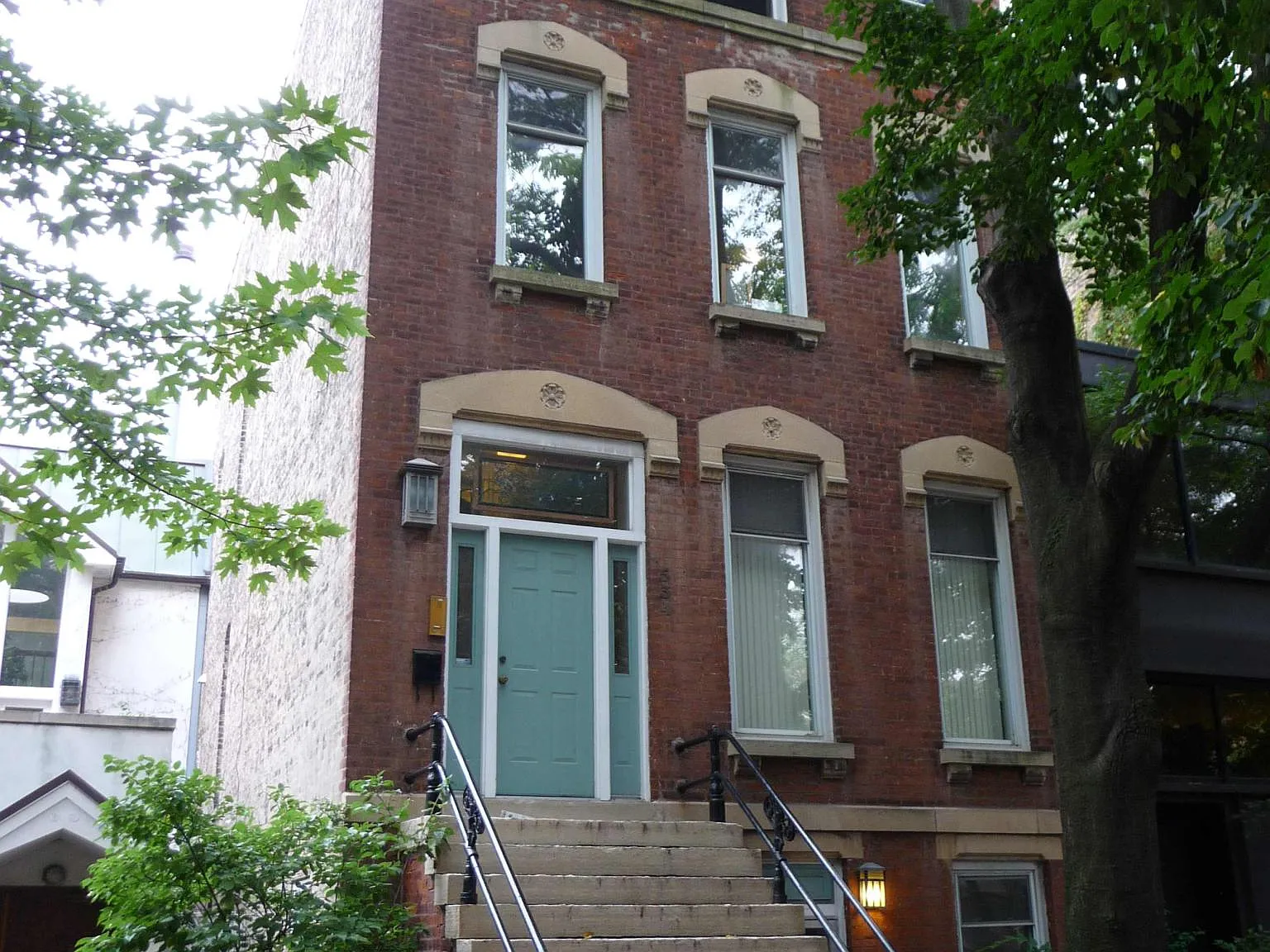 3 bed, 2.5 bath, 2200 sqft, $6,000 — Photo 1