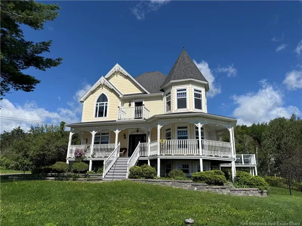 129 Ammon Rd, Moncton, NB E1G 3N9