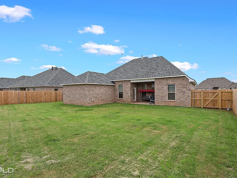 120 Saint Edmunds Way — Photo 2