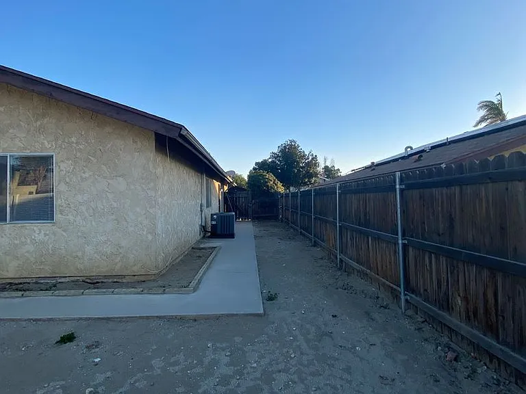 1421 Padua Ave — Photo 34