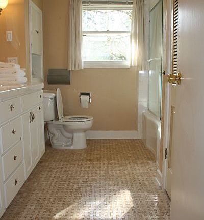 Main bathroom. Marble tile floor, double sinks.