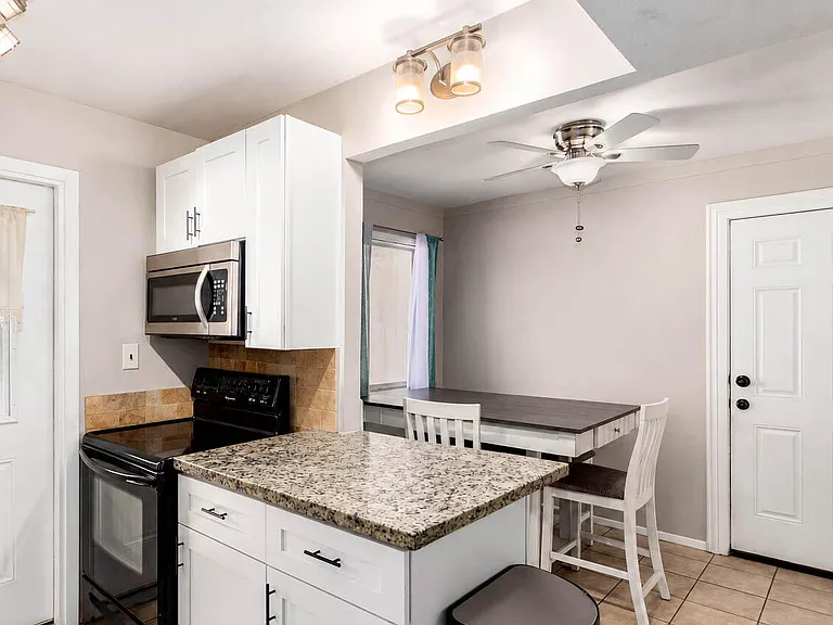 4212 W Vista Ave — Photo 5
