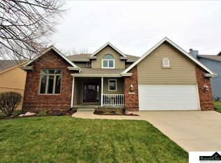 15630 Drexel Cir, Omaha, NE 68135