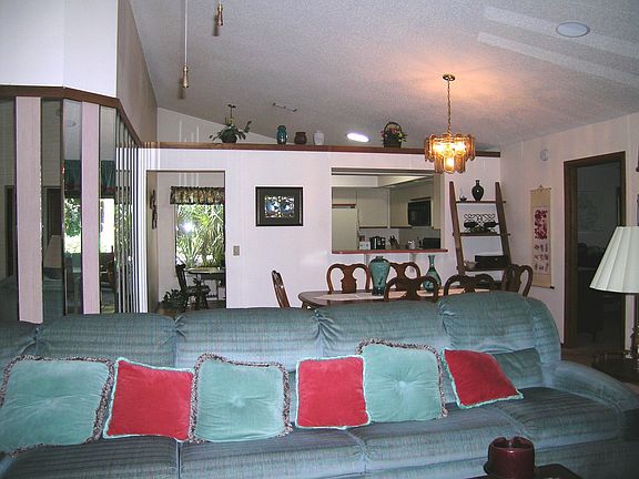 Great Room has Cathedral Ceiling