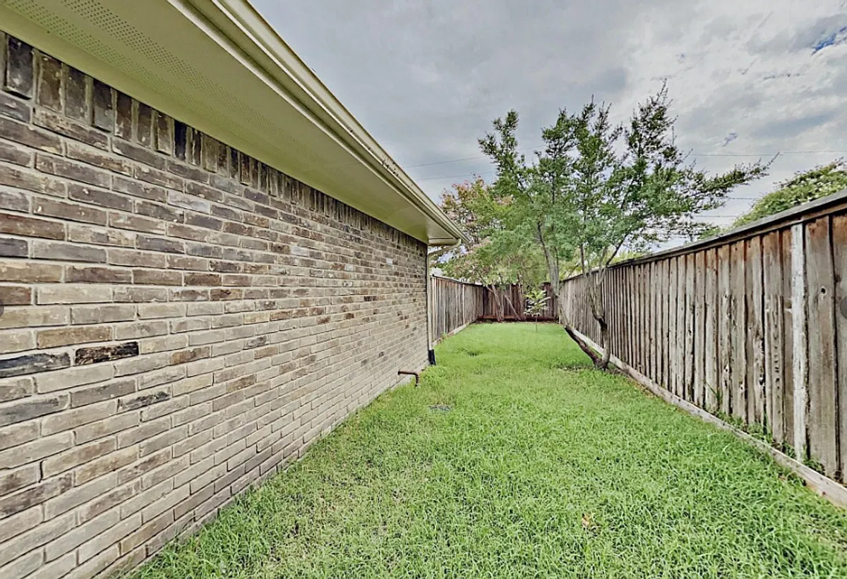 2 bed, 2.0 bath, 1119 sqft, $2,050 — Photo 2