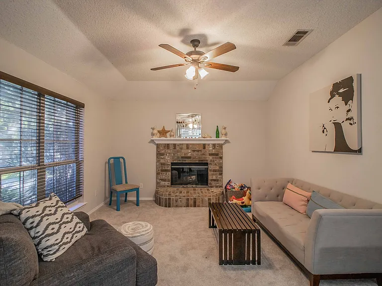 436 Hillside Dr — Photo 5