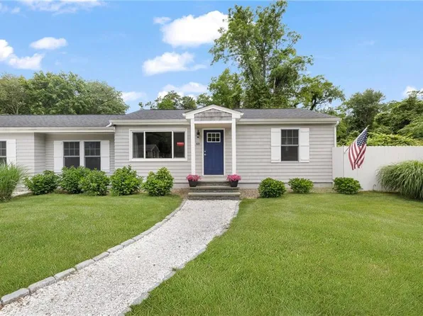 48 Foddering Farm Rd, Narragansett, RI 02882