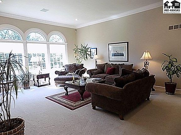 3rd image of 14 Oakwood Ln