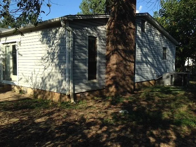 4 bed, 2.5 bath, 2000 sqft, $1,400 — Photo 3