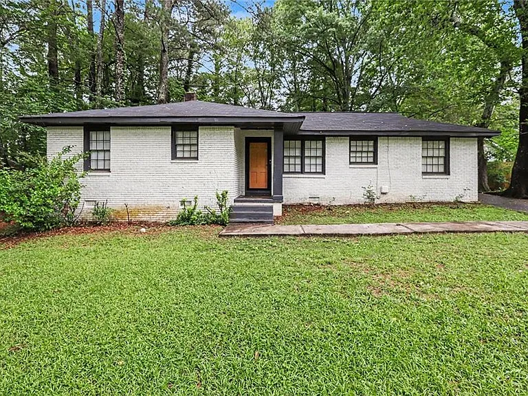 3743 Poplar Dr — Photo 1