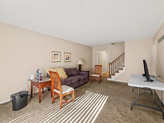 5th image of 10423 Ash St