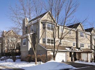 19 River Bend Pl, Chaska, MN 55318
