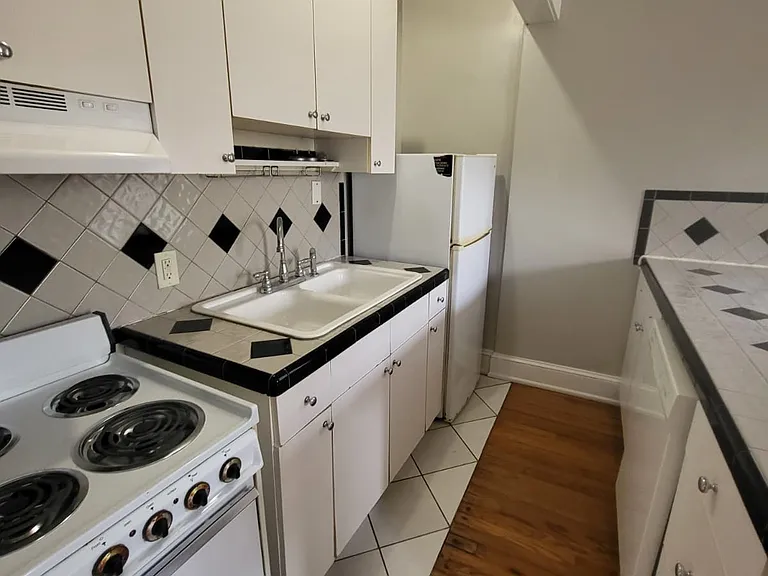 Amelia Apartments — Photo 26