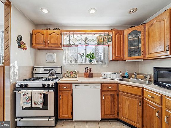 3rd image of 249 S Pennell Rd