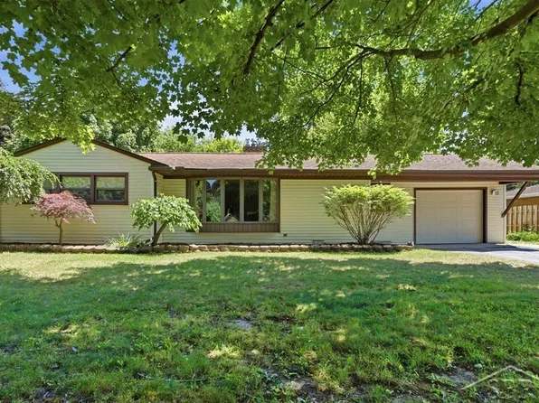 1316 Rainbow Dr, Saginaw, MI 48638