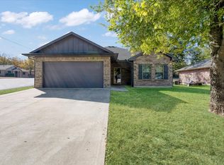 732 E Bullock St, Denison, TX 75021