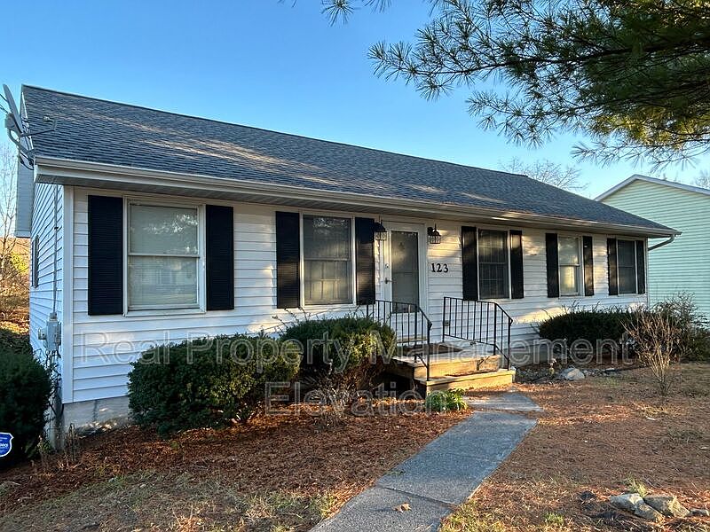 1st image of 123 Dogwood Rd