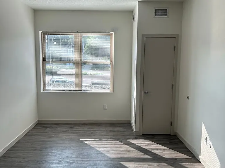 101 Main St S #207 — Photo 2