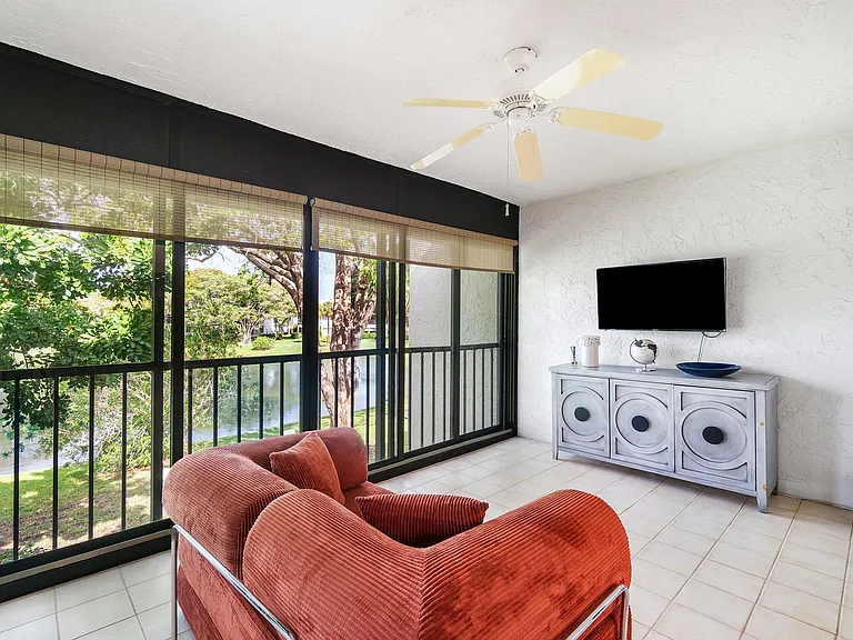 61 Eastgate Dr #D — Photo 8