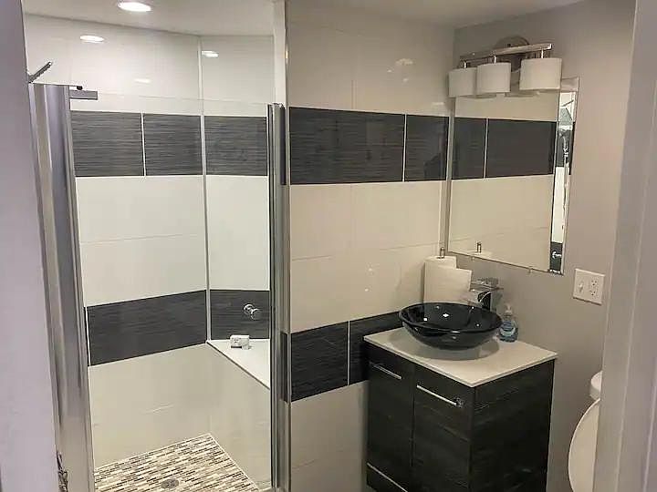 1st image of 4144 S King Dr #5