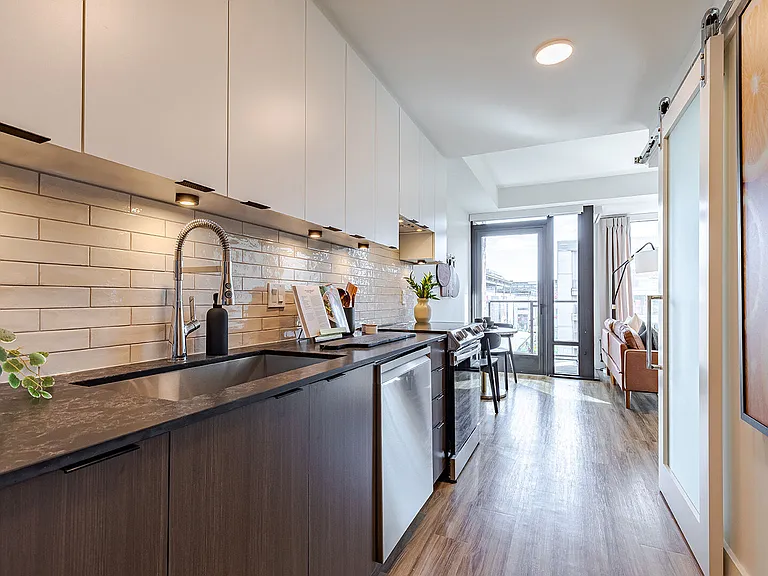 J.Coopers Row — Photo 73