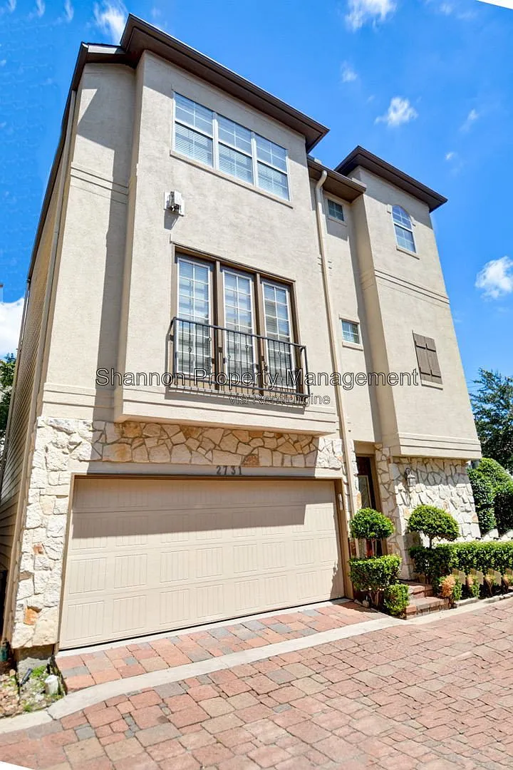 3 bed, 3.5 bath, 2502 sqft, $3,150 — Photo 3