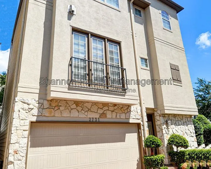 2731 Sherwin St — Photo 3