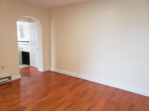 4th image of 2060 E Huntingdon St APT 6
