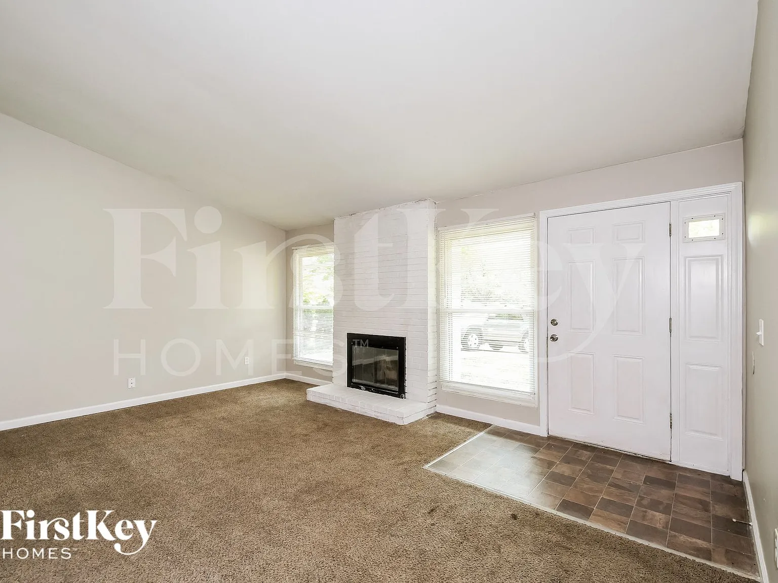 4 bed, 2.0 bath, 1372 sqft, $1,900 — Photo 2