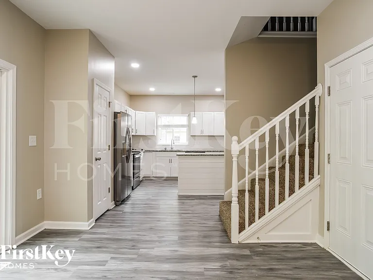 229 Deerfield Dr — Photo 2
