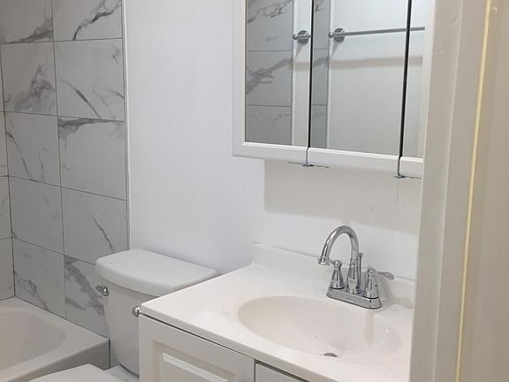 3rd image of 5112 Oakland St APT 103