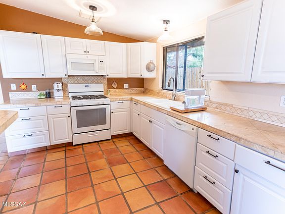 5th image of 112 N Park Pl