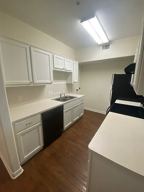 Elkwood Apartments - 12 — Photo 4