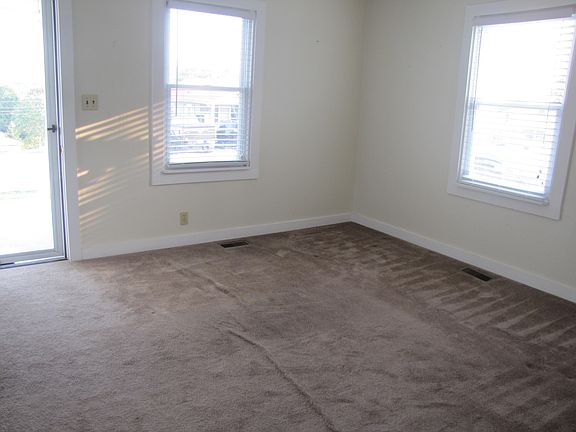 3rd image of 425 Dogwood St