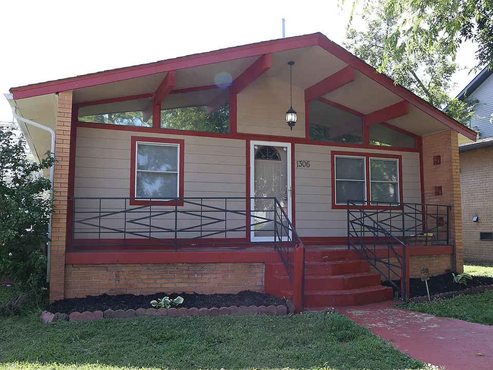 1306 15th Ave S