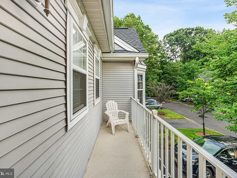 8 Henry Ct — Photo 22