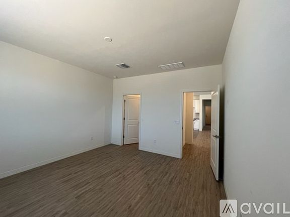 4th image of 903 W Calle Calca
